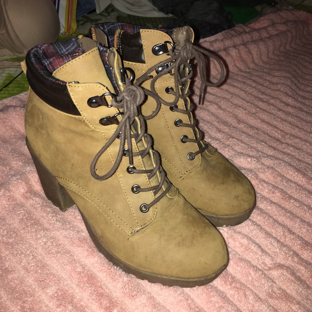 Tan booties ! - Picture 3 of 4